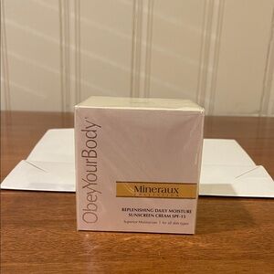 Lionesse-Obey Your Body- Replenishing Daily Moisture Sunscreen Cream SPF-15